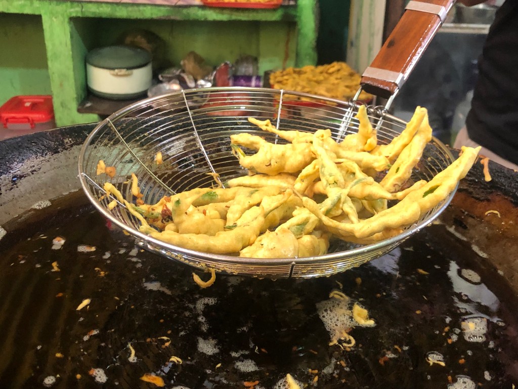 Deep-fried fritters (Pakodas) - Sardarji Pakode Waale, Nagrasu town, District Rudraprayag, Uttarakhand.