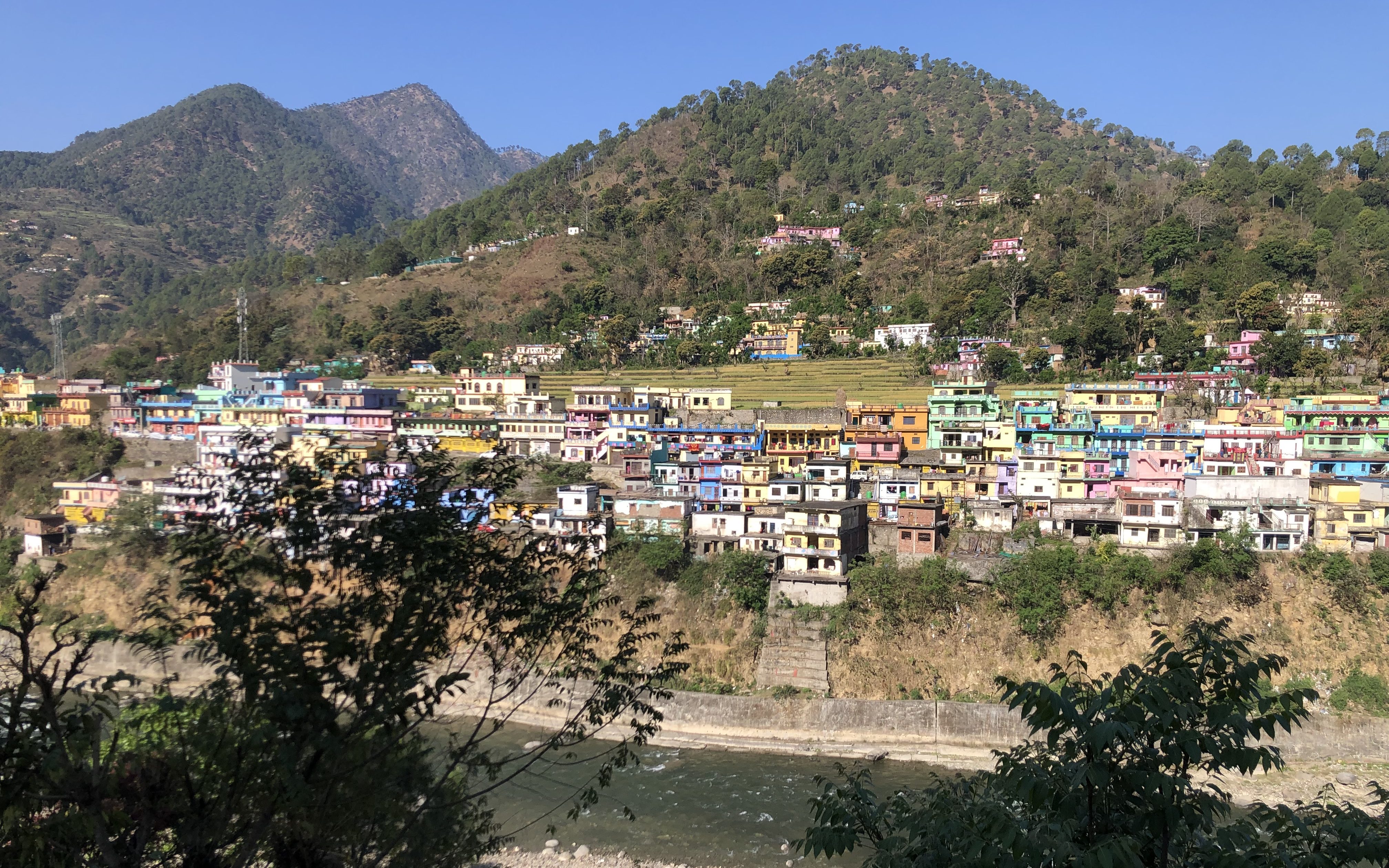 Tilwara town and the mandakini river. Tilwara is located about 9 kms from Rudraprayag on the Kedarnath highway.