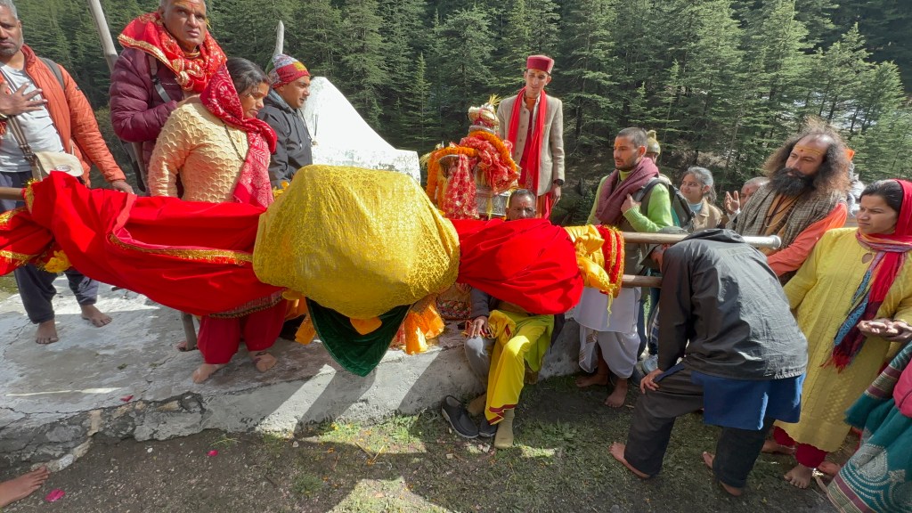 Procession at Jangla