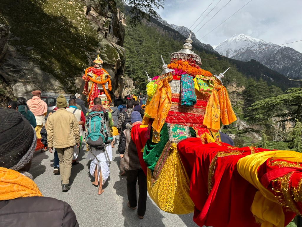Procession moving towards Kopang