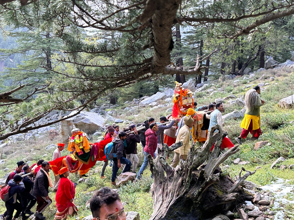 Procession travelling towards Lanka