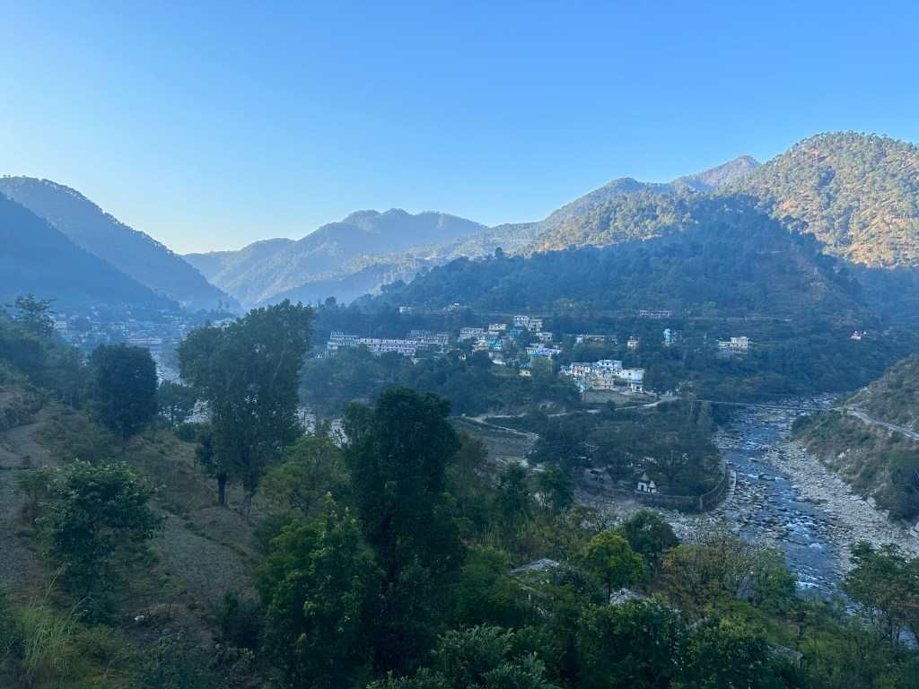Tilwara Town. Located at a distance of 10 kms from Rudraprayag. along the banks of the holy river Mandakini. Tilwara is nestled on the Kedarnath highway.
