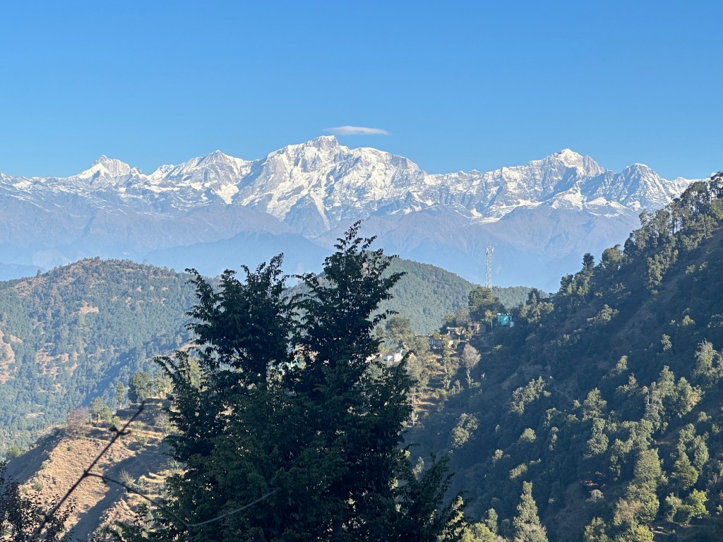 Himalayan peaks distinctly visible from the road leading to Kanakchauri village. 