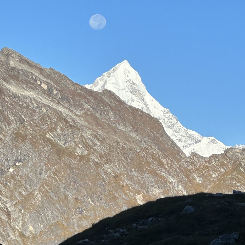 View of Neelkanth peak visible from the route between Ghangharia and Hemkund Sahib