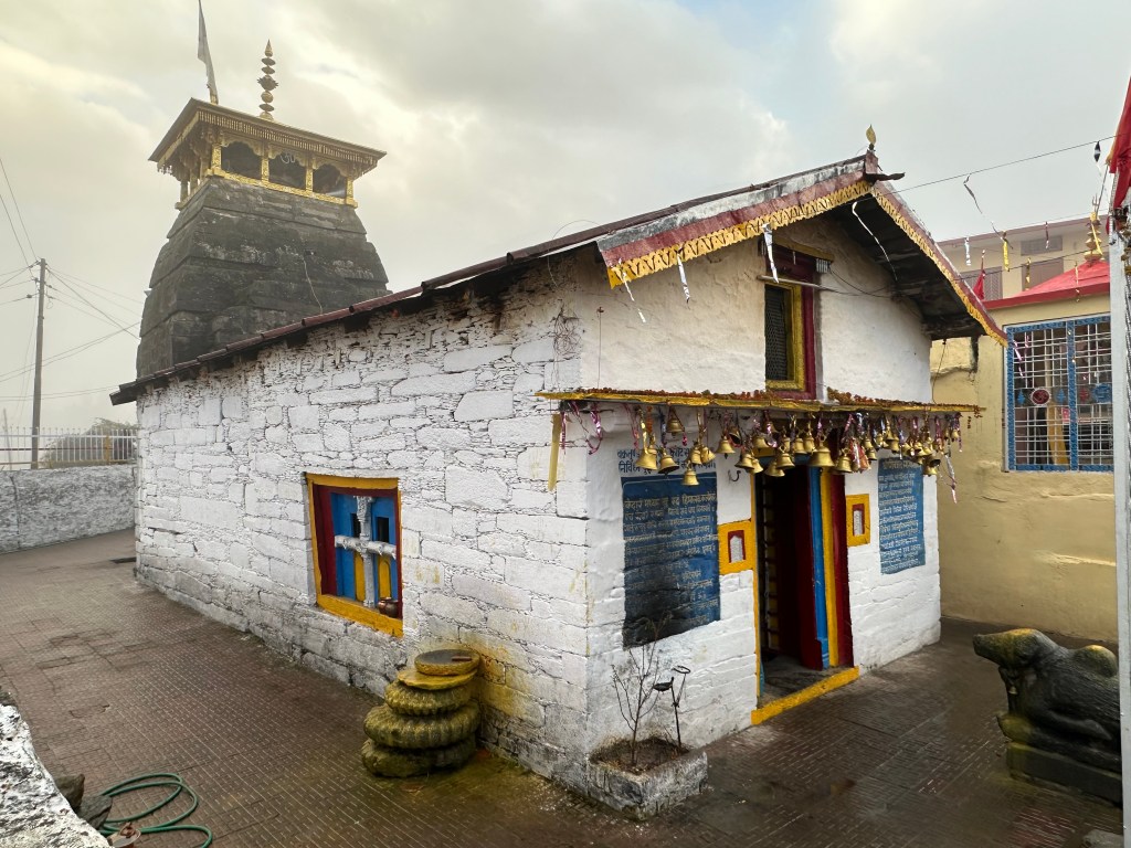 Makku Village , located approx 30 kms from Chopta, is the winter abode of the Tungnath idol. 