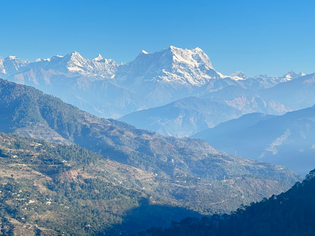 Chaukhamba peak in Rudraprayag. This is a mighty 7000+ metre peak. 

GarhwalHimalayas, Trekking in Uttarakhand, Trekking in Rudraprayag.