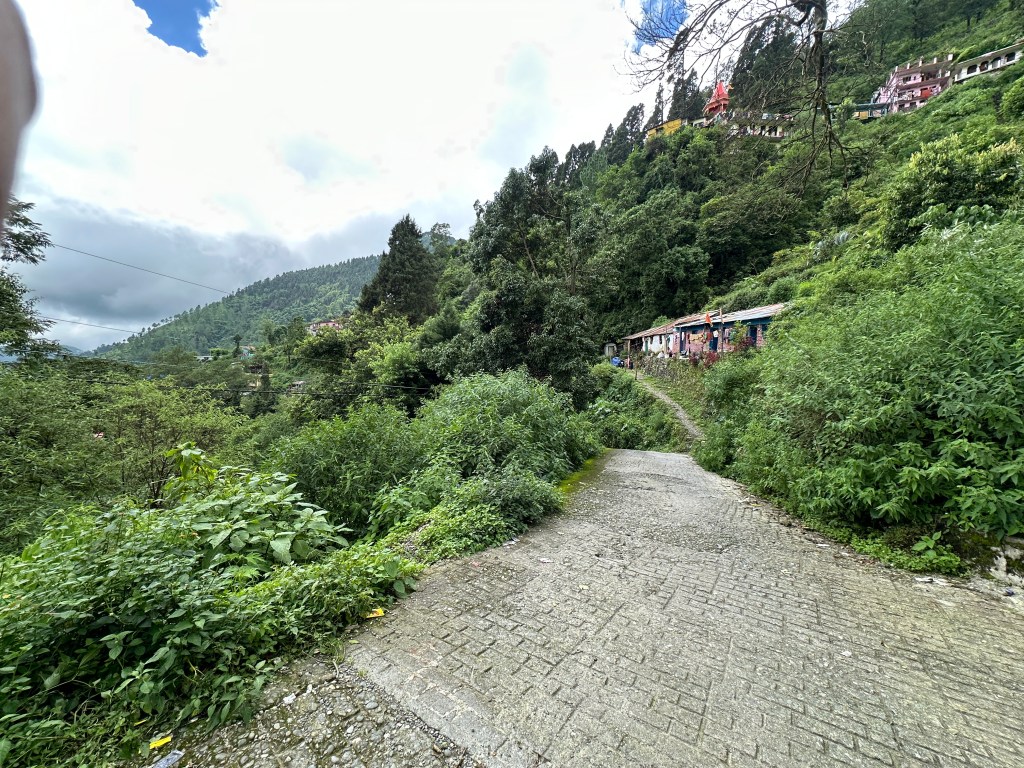 Trek route to Nainital. The trek starts at Veerbhatti. It a 3.5 kms walk until Tallital. District Nainital, Uttarakhand