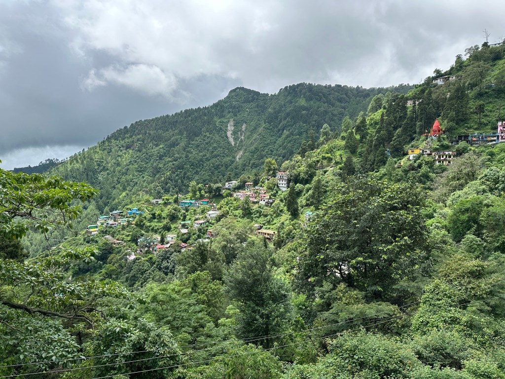 Talla Krishnapur settlement, enroute Nainital. Veerbhatti - Nainital trek route. District Nainital, Uttarakhand.