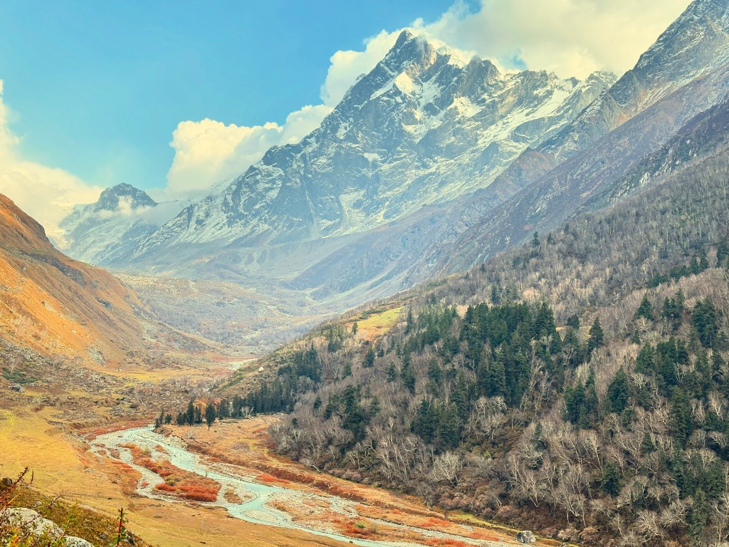 Har ki Dun , nestled in Western Garhwal region. Accessed via a trek from Sankri village (District Uttarkashi). Breathtaking views of Swargarohini peak, Jaundhar Glacier and Supin river. 