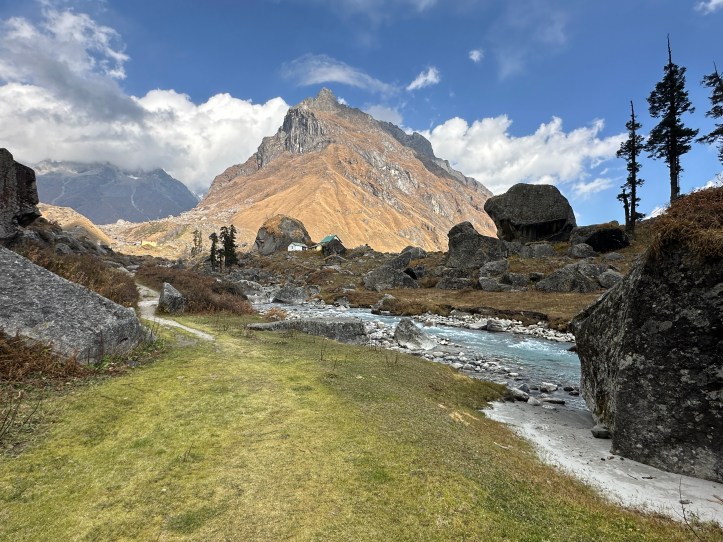 Approaching Har Ki Dun summit. 

Nestled at roughly 3500 metres, this place is a paradise. you get breathtaking views of Swargarohini peak, Jaundhar glacier, Hatha peak and others. 

#treksinUttarakhand #HarkiDun #Uttarakhandtreks #trekking
