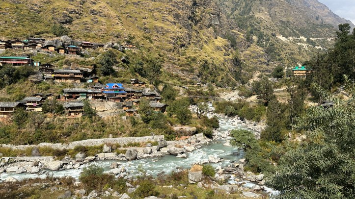 Gangaad Village. Enroute Har Ki Dun. Supin river flowing along. District Uttarkashi.

#treksinUttarkashi #uttarakhandtreks