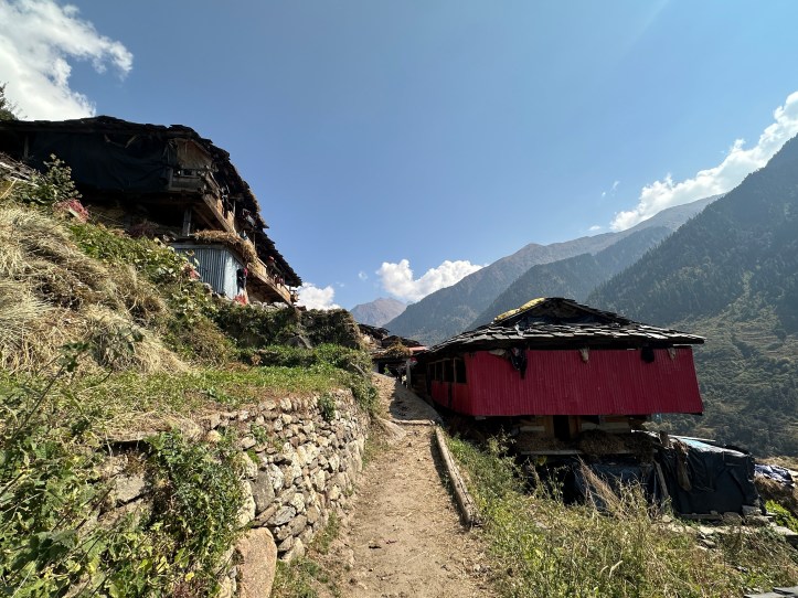 Osla Village in Har Ki Doon valley. District Uttarkashi, Uttarakhand.  #treksinUttarakhand #oslavillage #sankri