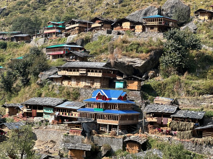 Houses in the Har Ki Doon Valley. this is Gangaar village situated along the Supin river. District Uttarkashi, Uttarakhand. #treksinUttarakhand #valley #sankri