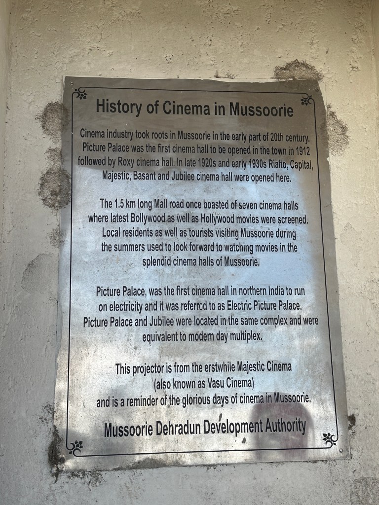 Signboard offering a glimpse into Mussoorie's vibrant cinema scene. Imagine—a small hill station once home to so many theatres. Today, all but one have faded into oblivion. #LostGlory #CinemaTheatre #TheatresOfMussoorie #MovieTheatreMussoorie #CinemaHistory #Uttarakhand