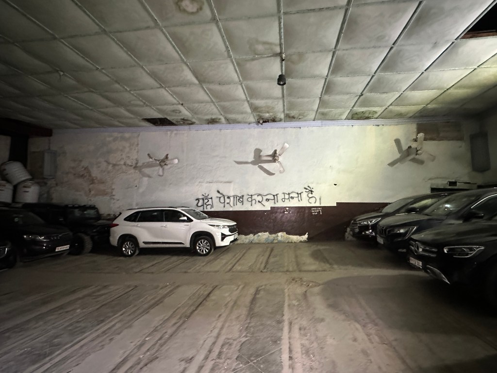 Lost in time, the Rialto Cinema building, once thronged by people in the early 20th century, now lies in a sad state. #TheatresOfMussoorie #LostGlory #OldBuildingOfMussoorie #Entertainment #MovieTheatre