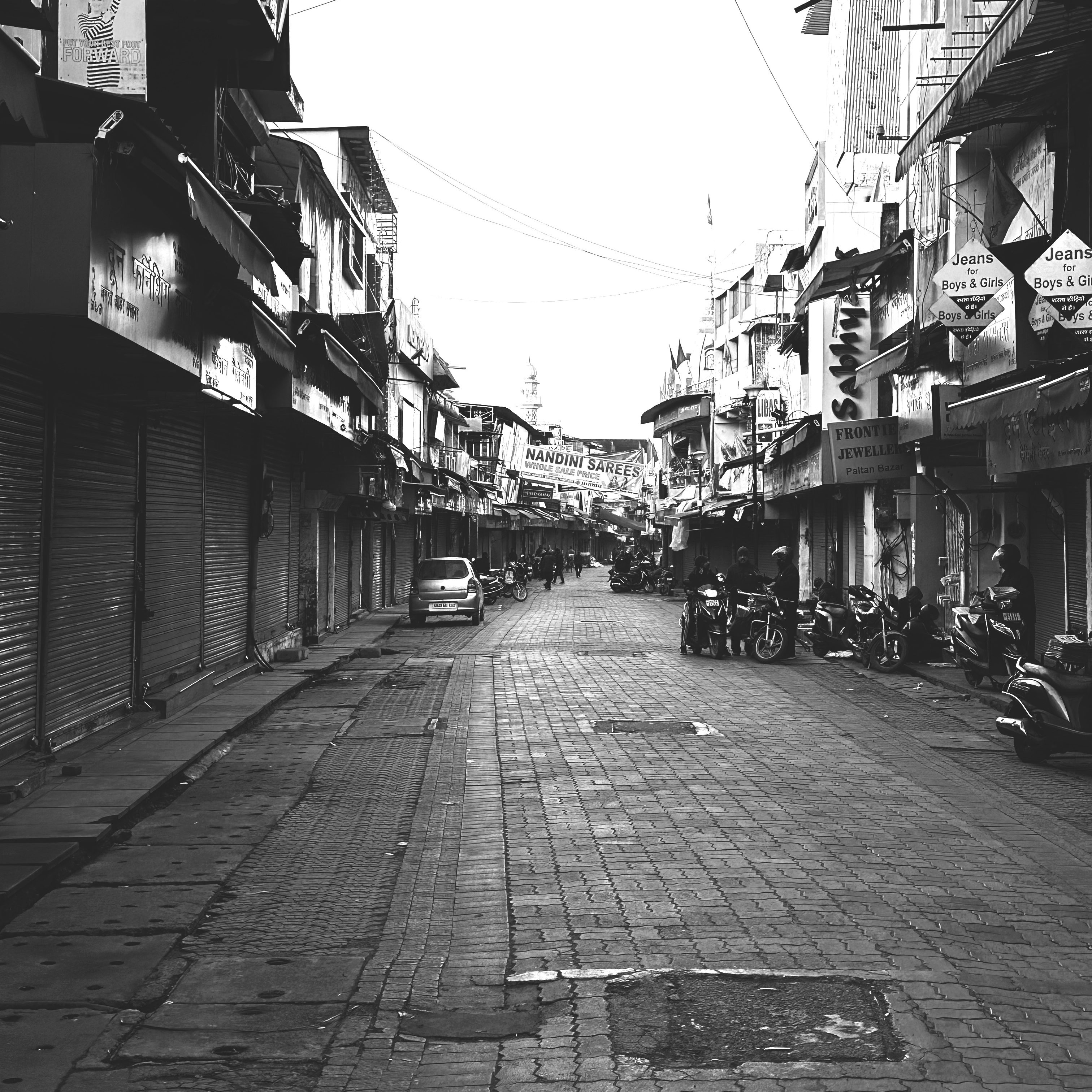 Paltan bazaar(market), the commercial heart of Dehradun. This market has been here since the colonial times. #historyofdehradun #shoppingindehradun #dehradunmustvisit. this is situated near the clock tower. #uttarakhand