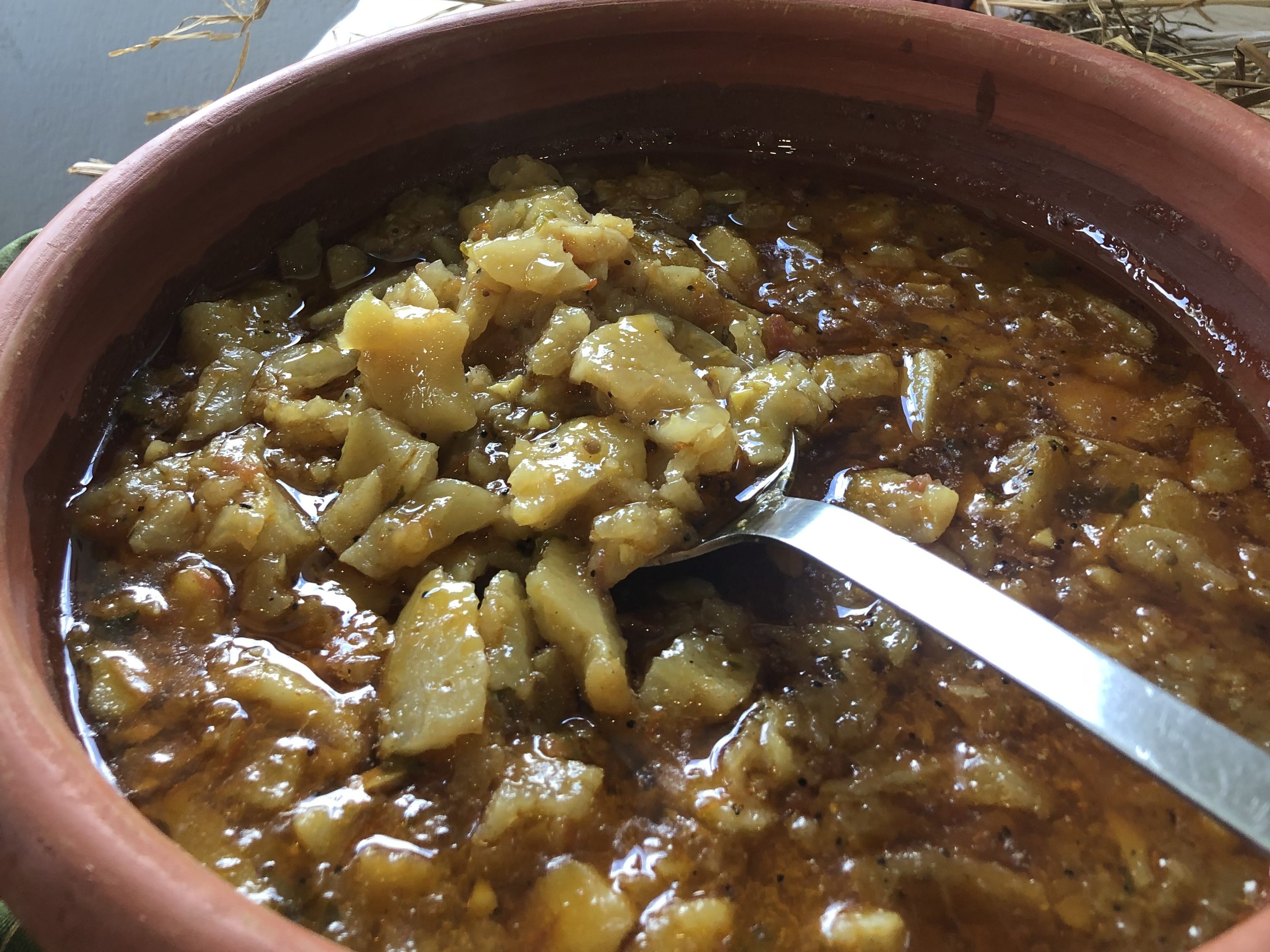 Mooli ki Thechwani is a popular dish from the Garhwal region of Uttarakhand. Primary ingredient is Mooli (raddish) and its stem. 
 #cuisinesfromUttarakhand #pahadifood #food