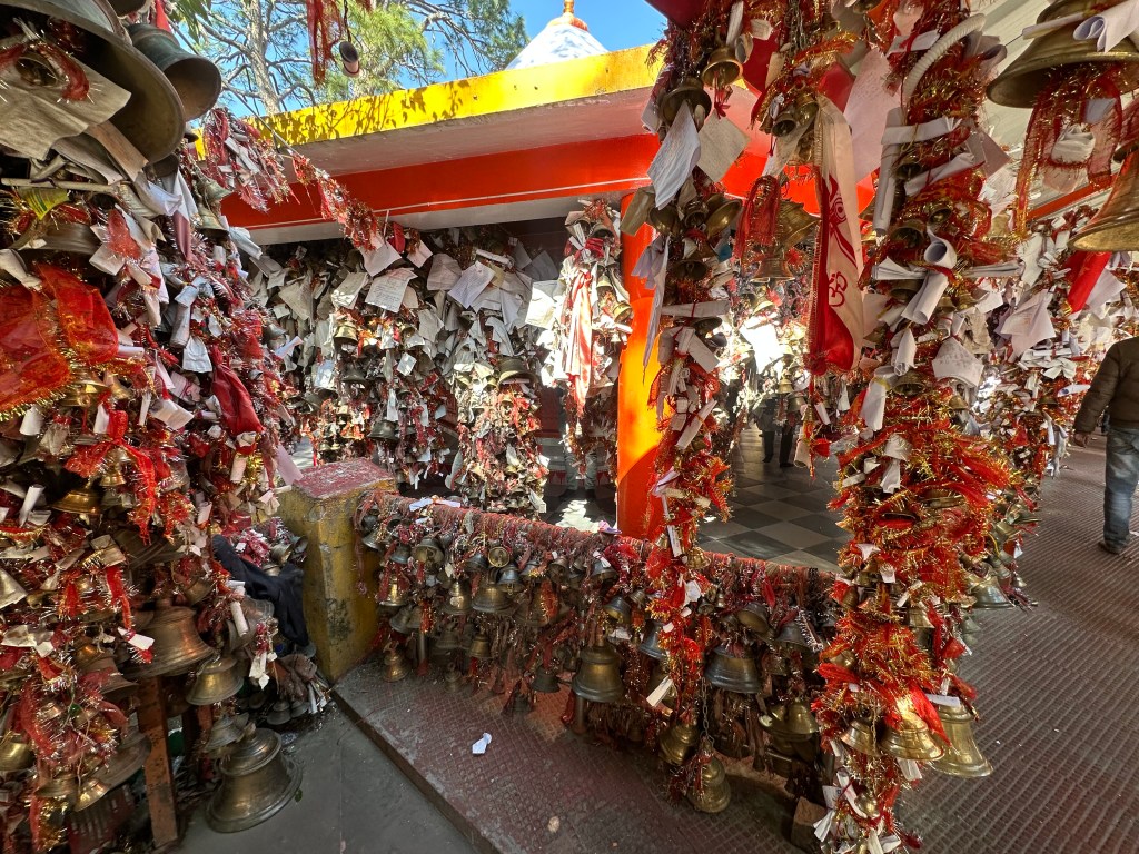 Golu Devta, the god of justice, is revered across Kumaon as a fearless warrior, just prince, and divine incarnation. His temples at Chitai and Ghorakhal draw countless devotees seeking blessings and justice. This picture shows countless petitions and brass bells put up on walls by worshippers seeking #Goljyu's blessings. #templesofUttarakhand #GoluDevtamandir #Goljyu #templesofKumaon #devbhoomi
