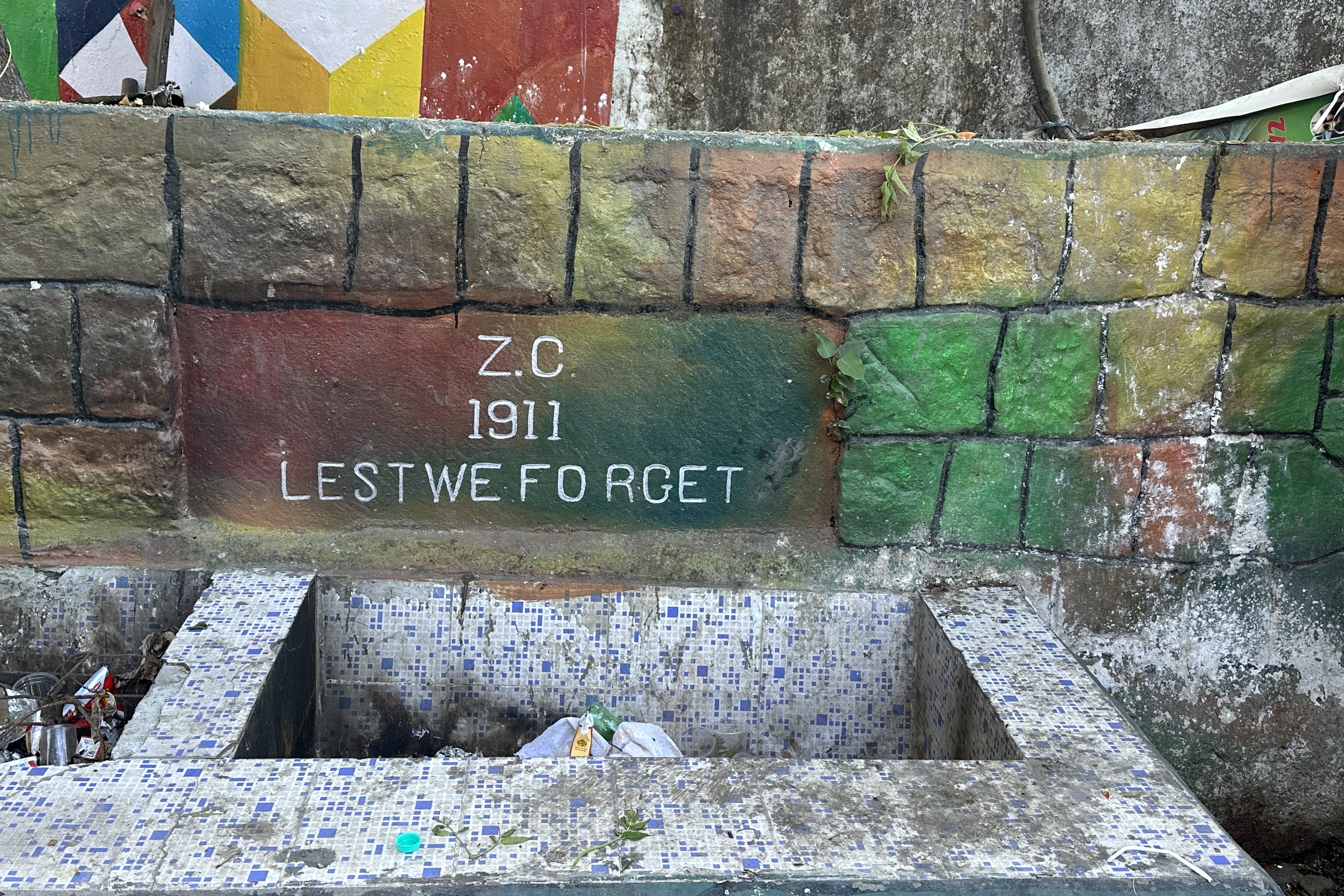 remnants of the past. an #old pit that was used earlier as a fodder trough for horses or ponies. #Rajpurtown #jharipanitrail #dehradun #mussoorietrail #oldbridlepath