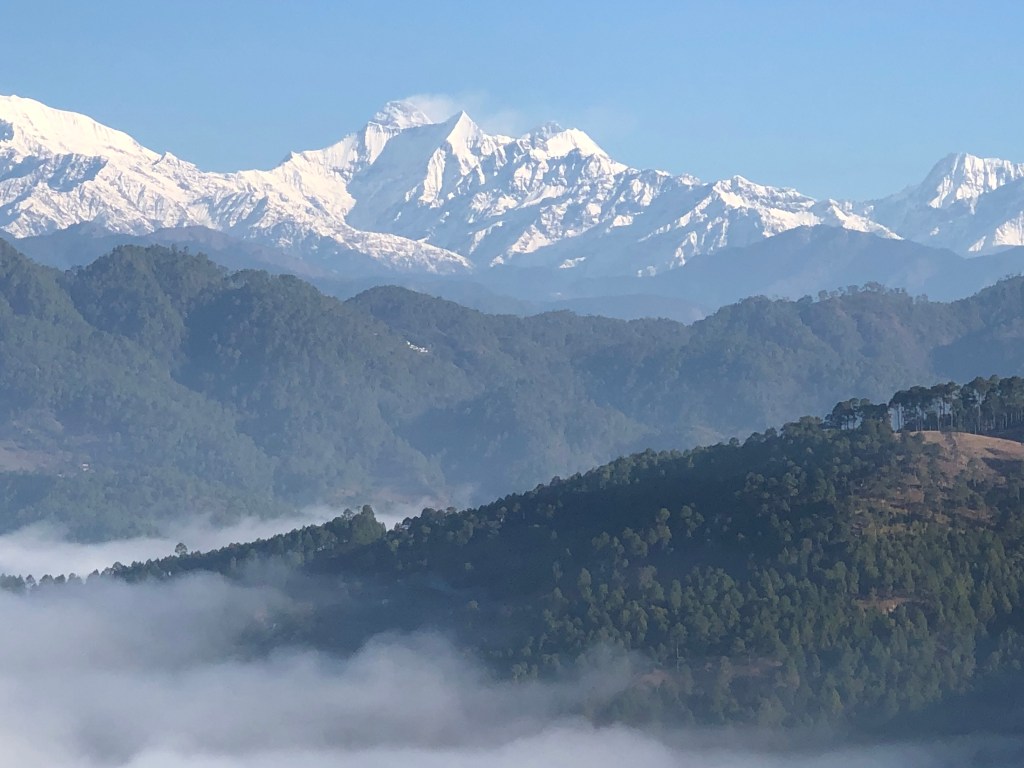Splendid views of Nanda Devi and Panwali Dwar peaks. #NandaDevi (peak I) is the 2nd highest peak in India. Altitude 7816 metres. Picture clicked from Mankot near Bageshwar town. #Uttarakhand #Devbhoomi #mountains #himalayanview #serene #snowpeaks #beauty #visit #visitbageshwar #visitdevbhoomi #Kumaonhills #Kumaonregions