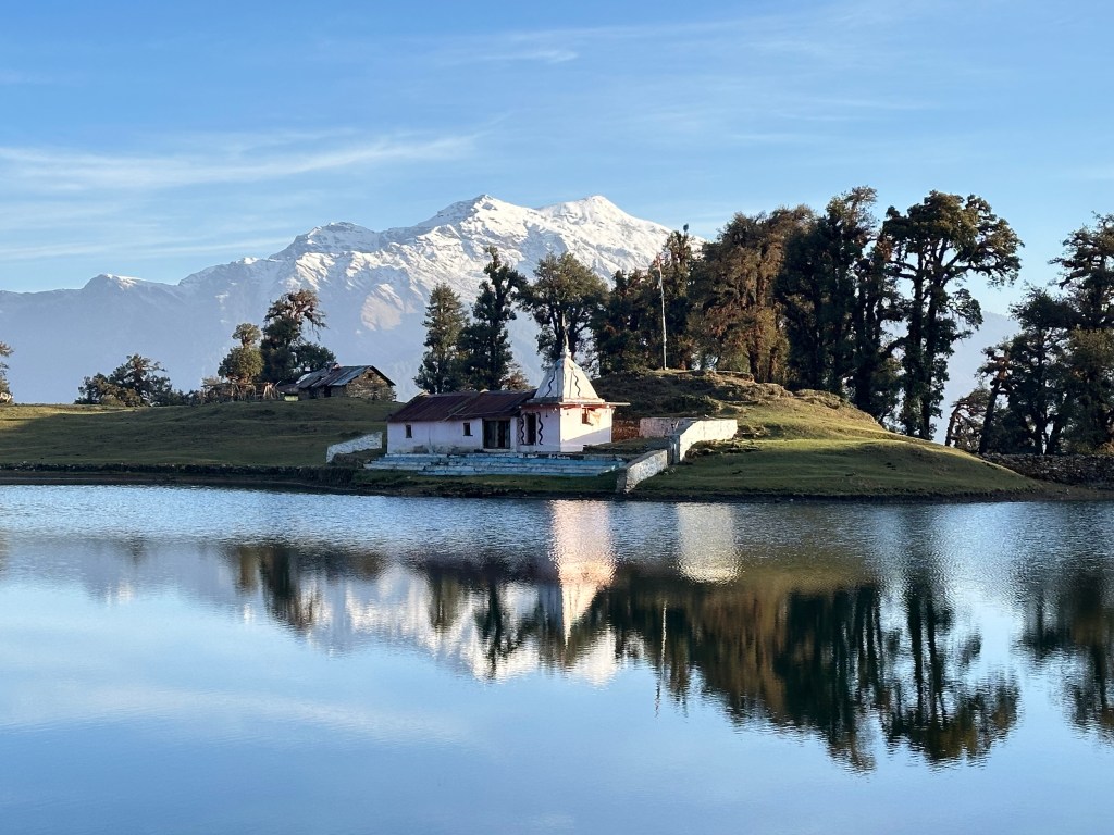 Mahasal tal view the Kush Kalyan peak forming a perfect backdrop. Located in Tehri district of Uttarakhand (Region - Garhwal). Accessible via a one-way trek of 8 kms from the nearest roadhead. #Uttarakhand #visitUttarakhand #trekkinginUttarakhand #temple #nagtemple #pond #lake #tal #pahad #views #pristine #peace #nature #serene #clear
