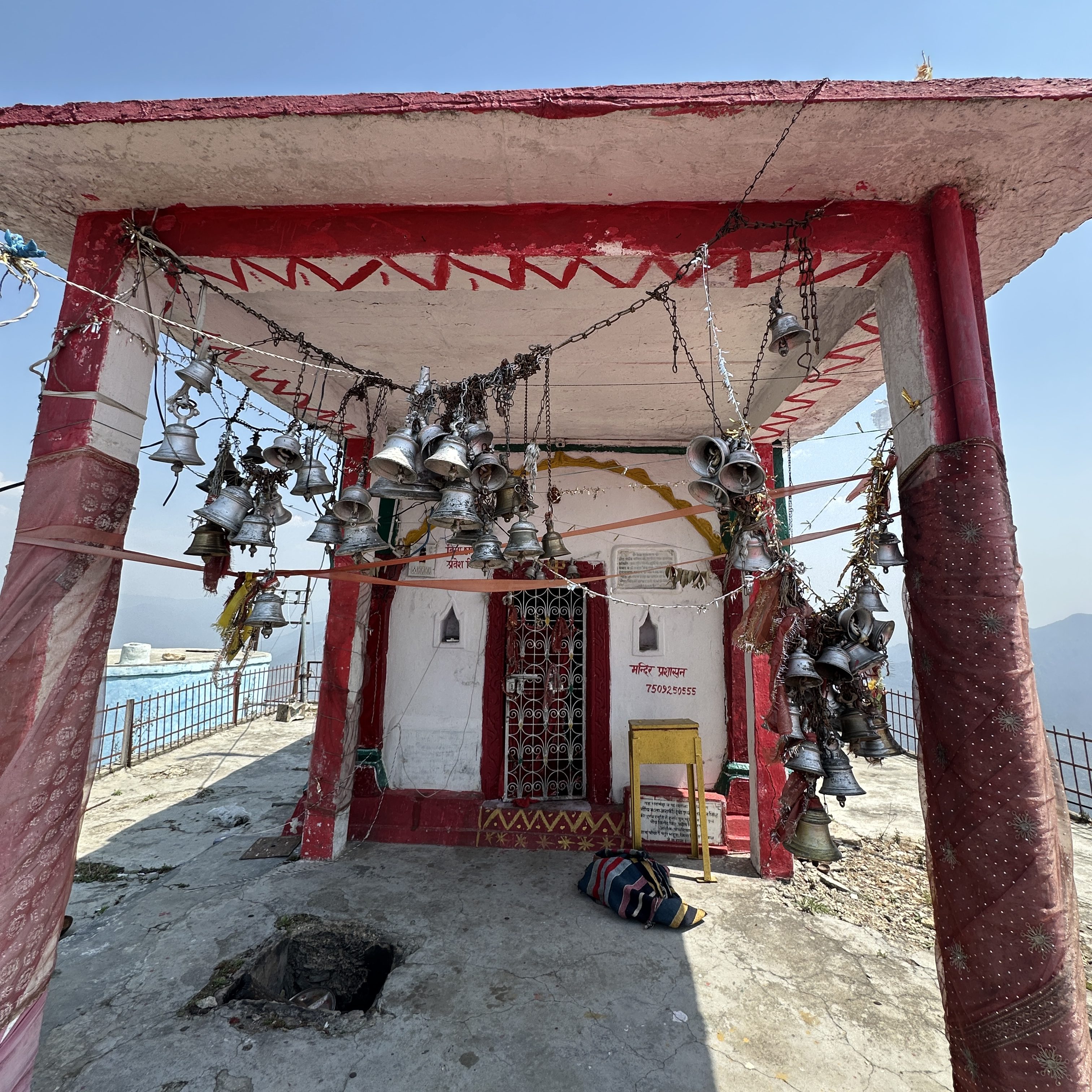 Khait Parvat—the land of fairies—is an interesting (and short) trek in Tehri district. The trek can be accessed via Bhatwara or Khet village. #tehridistrict #himalayantrek #trekking #devbhoomi #uttarakhandtreks #shorttreks #exploreUttarakhand #treksinUttarakhand #devbhoomitreks