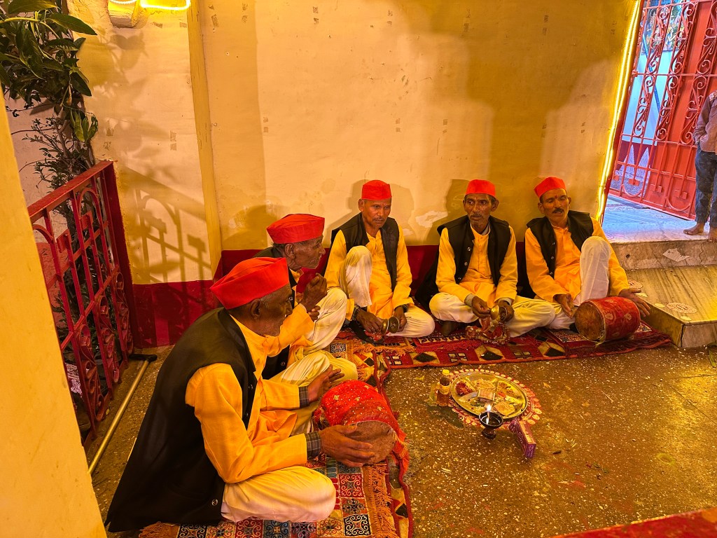 The traditional Bajgi musicians, in their customary attire, offer soothing vocal renditions flavoured by soft melodic tunes on the Dhol and Manjira, sitting just outside the main sanctum sanctorum.
#NandaDeviMahotsav #KumaoniCulture #Traditions #Uttarakhand #Devbhoomi #AgeOldTraditions