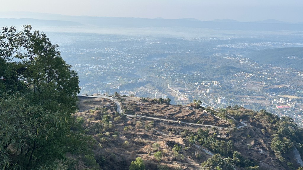 View of the doon valley below from Jharipani trail. splendid views. the valley appears super serene in January winters. #sereneview #dehradunvalley #doonvalley #trekking #landscape #Uttarakhandtravel #dehradunMussoorietrek