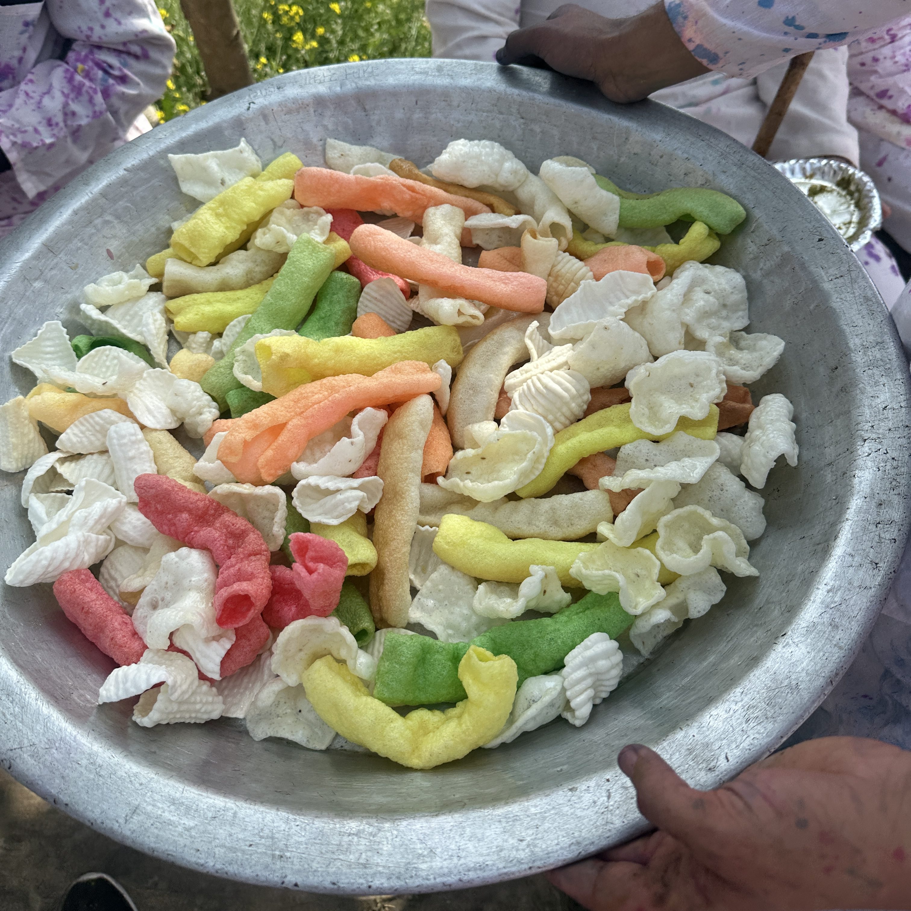 Colourful fryums — light, crispy, and full of festive cheer. A familiar sight in every home during Kumaoni Holi.
#HoliVibes #KumaoniFood #LocalSnacks #FestiveFood #DesiFlavours #festivalsnack #holitime #holinUttarakhand #devbhoomiUttarakhand