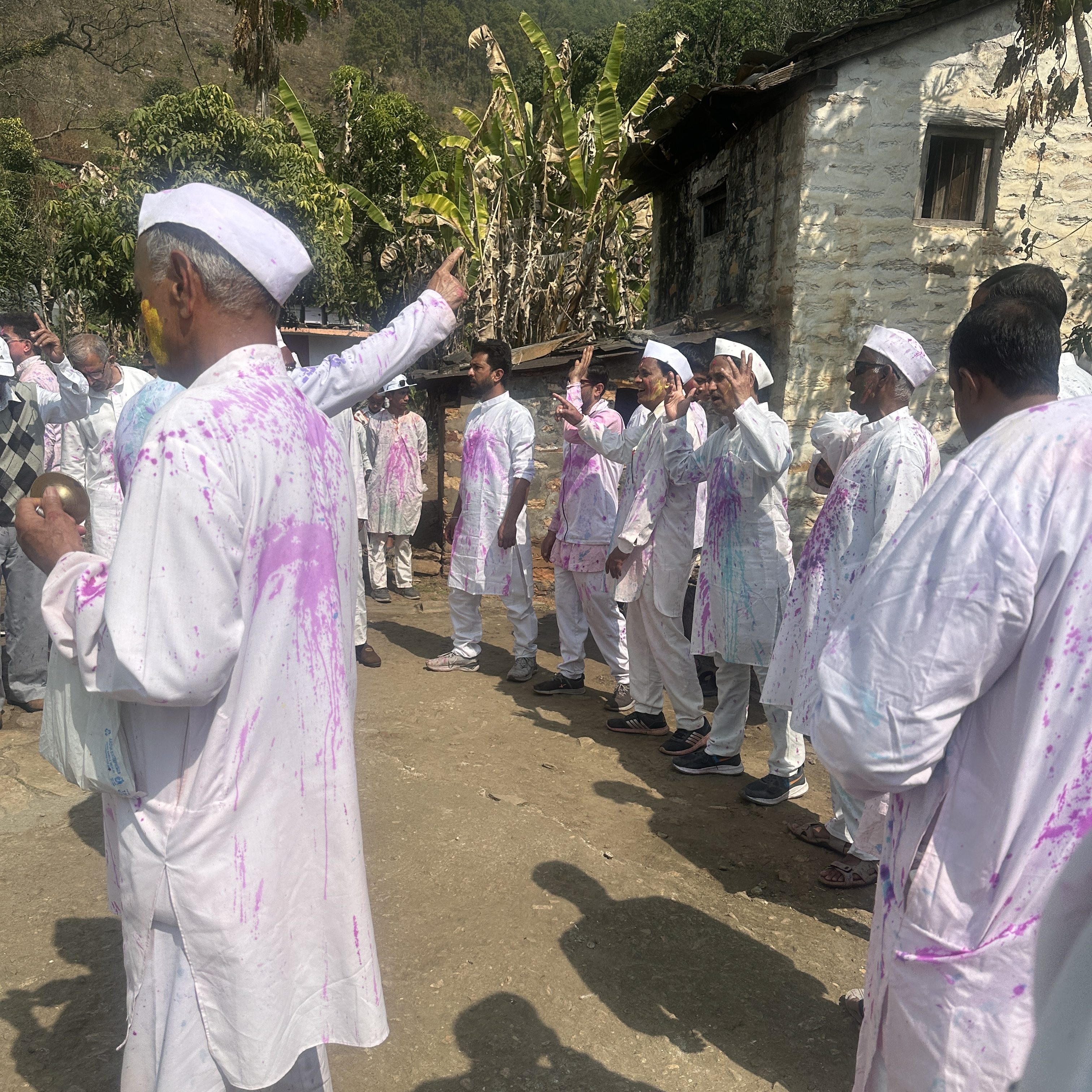 Villagers standing and moving in a group singing Khadi Holi songs in Barsayat village, Berinag. #BaithakiHoli #KumaoniHoli #Barsayat #Berinag #UttarakhandCulture #FolkTraditions #HoliInHills #VillageLife #IndianCulture #pahadiculture #incredibleindia #devbhoomiUttarakhand #pahadiholi #KumaoniHoli